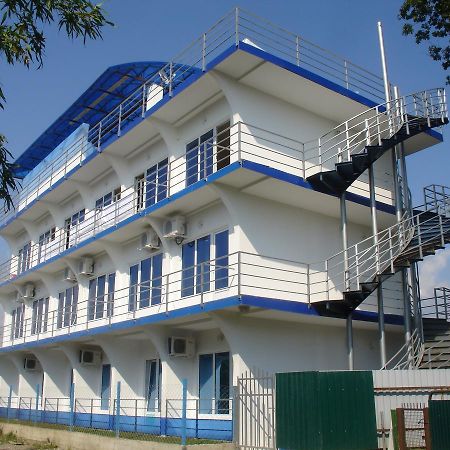 Iceberg Hotel Pitsunda Exterior foto
